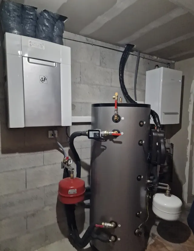 Caisson de ventilation S&P à côté d’une installation de stockage de chaleur