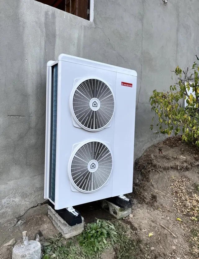 Unité extérieure Ariston à deux ventilateurs
